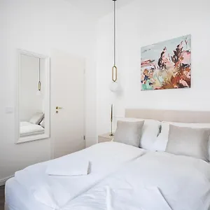 e13-boutique-apartments-best-location-by-bqa.inbudapesthotels.com/