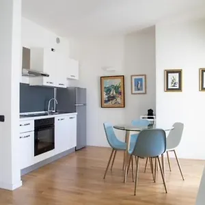 Grande Monolocale Con Parcheggio Interrato Incluso Gênes